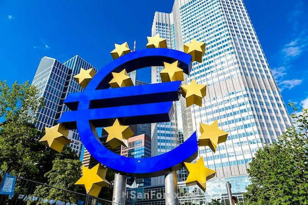 Ngân hàng EBC được viết tắt bởi cụm từ European Central Bank